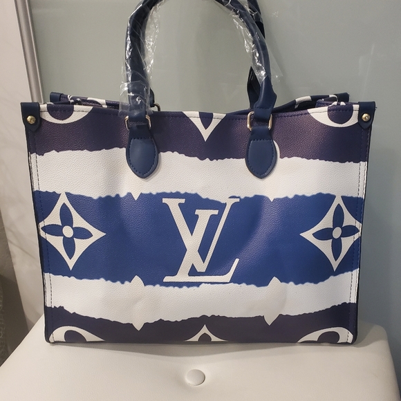 Purses - Picture 10 of 14